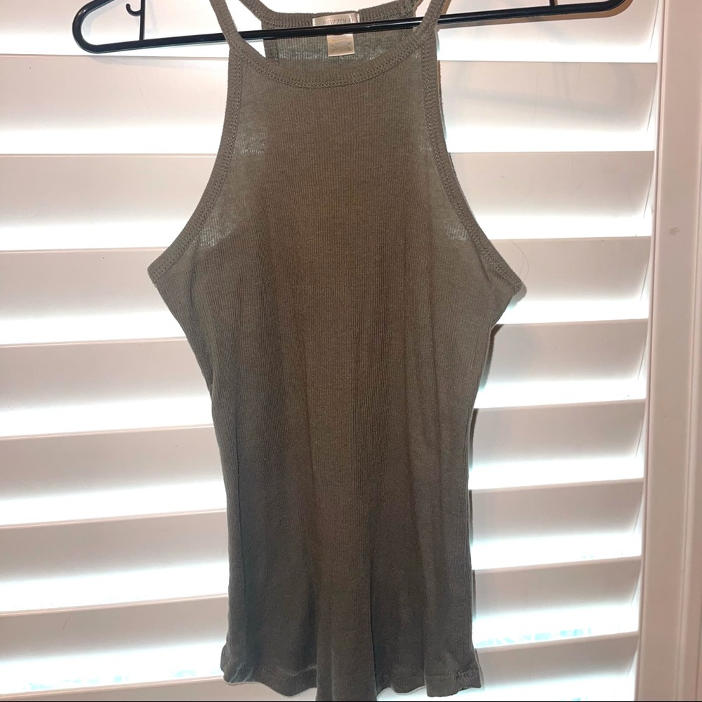 ✨Lightly Worn Green Razorback Tank Top✨